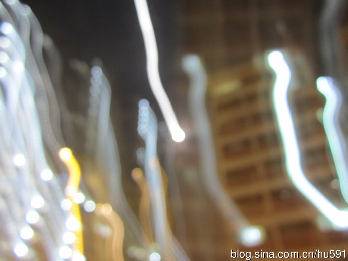 世界第一本研究照片上神秘光团的专著问世 世界第一本研究照片上神秘光团的专著问世