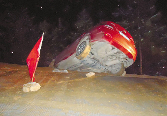 拜佛后下山时小车冲出悬崖,千钧一发菩萨来拯救 拜佛后下山时小车冲出悬崖,千钧一发菩萨来拯救