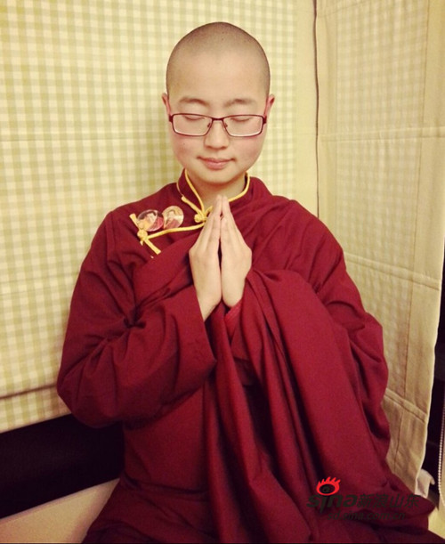 ������Ů��ѧ�����ܲɷ���¶��·����