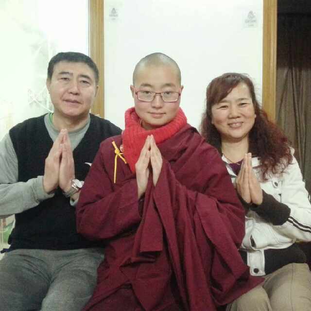 ������Ů��ѧ�����ܲɷ���¶��·����