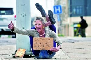 前《花花公子》杂志模特沦落街头行乞 前《花花公子》杂志模特沦落街头行乞