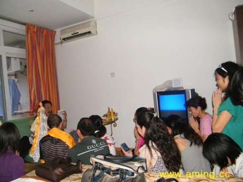 一女子服毒自杀后转生为毒蛇,并多世为蛇 一女子服毒自杀后转生为毒蛇,并多世为蛇