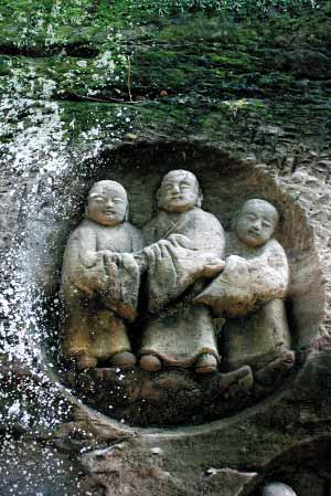 中国第一卧佛现马龙山_曾湮没于荒草泥沙中 中国第一卧佛现马龙山_曾湮没于荒草泥沙中