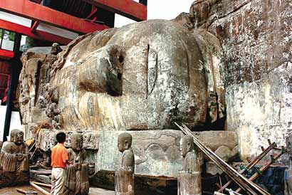 中国第一卧佛现马龙山_曾湮没于荒草泥沙中 中国第一卧佛现马龙山_曾湮没于荒草泥沙中