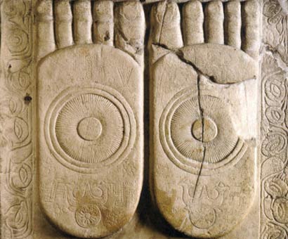 佛像胸前“卍”字只是唐代民间造像师臆想的产物? 佛像胸前“卍”字只是唐代民间造像师臆想的产物?