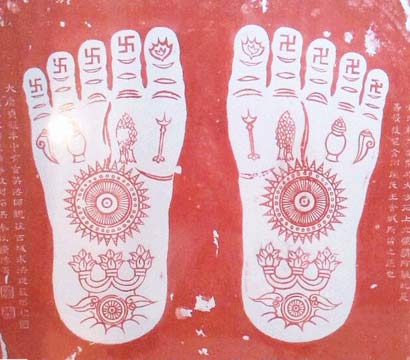 佛像胸前“卍”字只是唐代民间造像师臆想的产物? 佛像胸前“卍”字只是唐代民间造像师臆想的产物?