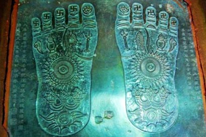 佛像胸前“卍”字只是唐代民间造像师臆想的产物? 佛像胸前“卍”字只是唐代民间造像师臆想的产物?