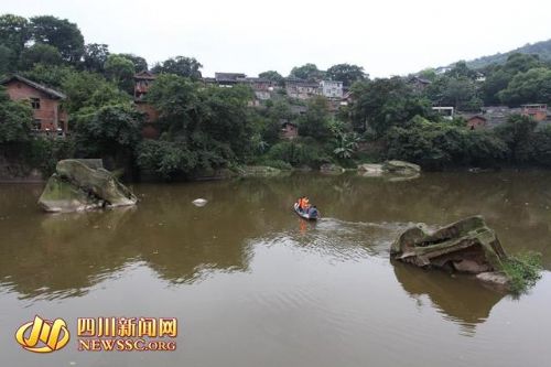 四川河中惊现“菩萨石”_雕刻天龙八部等佛教题材 四川河中惊现“菩萨石”_雕刻天龙八部等佛教题材