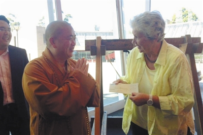 少林寺在澳大利亚建分寺和四星酒店_释永信送支票(图) 少林寺在澳大利亚建分寺和四星酒店_释永信送支票(图)