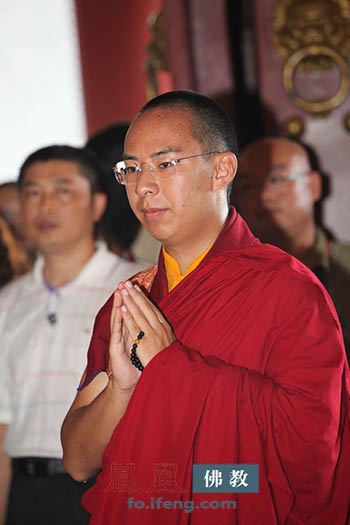 十一世班禅第六次亮相两会从容参政(图) 十一世班禅第六次亮相两会从容参政(图)