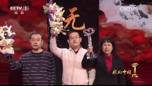 母亲与儿子同桌16年——伟大的母爱“感动中国” 母亲与儿子同桌16年——伟大的母爱“感动中国”