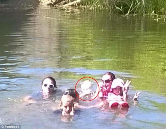 �Ĵ�����һ������Ӿ��Ӱ���ְ���ǰ����Ů��