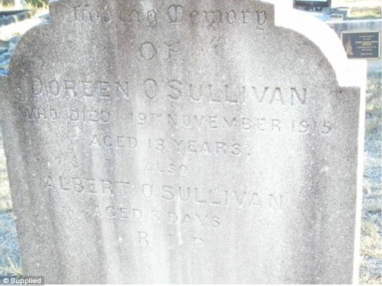 �Ĵ�����һ������Ӿ��Ӱ���ְ���ǰ����Ů��