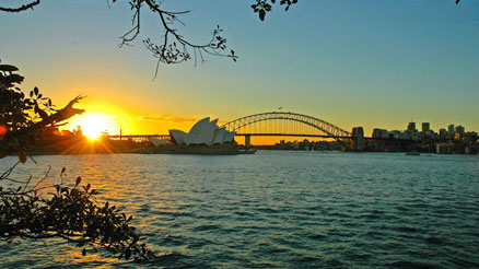 ����ƽ���й�������ж�Զ��