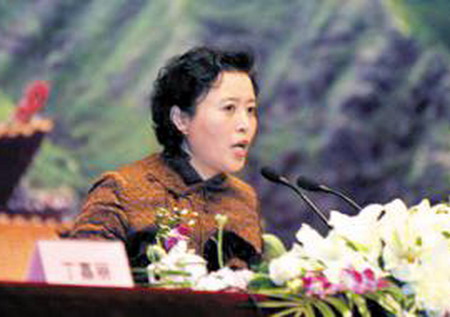 丁嘉丽:佛号功德不可思议 丁嘉丽:佛号功德不可思议