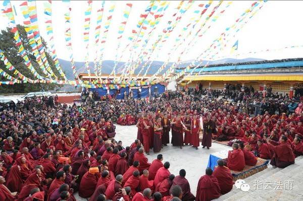 新时代的东宝仲巴呼图克图 新时代的东宝仲巴呼图克图