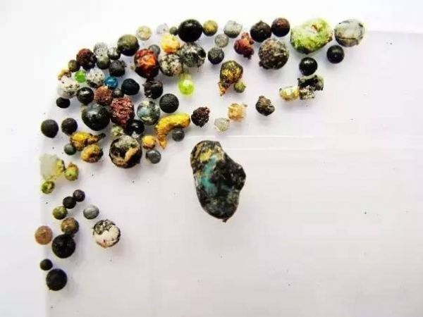 震撼!28岁信佛女居士留下近千颗五彩斑斓舍利子! 震撼!28岁信佛女居士留下近千颗五彩斑斓舍利子!