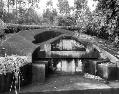 �����ء�����һ��Ĺ��ľ���ĸ������Ժ�����Ϊ��ɨĹ900���ֻ꣬��Ϊ.......