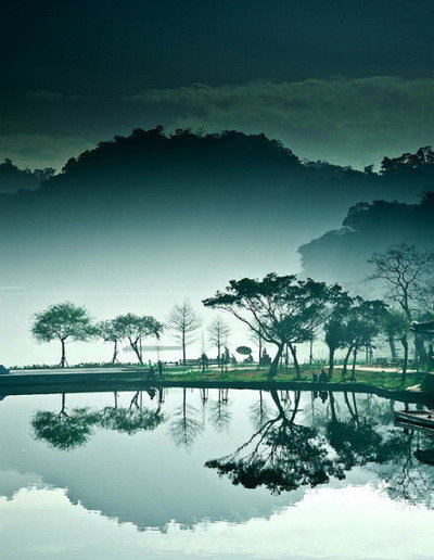 我们照镜子,镜子照什么? 我们照镜子,镜子照什么?