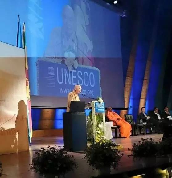 ����Ƶ�����壡�𾴵��Ͼ��¿��Ϸ�ʦ�����Ϲ��ܲ�վ�ſ�ʾ