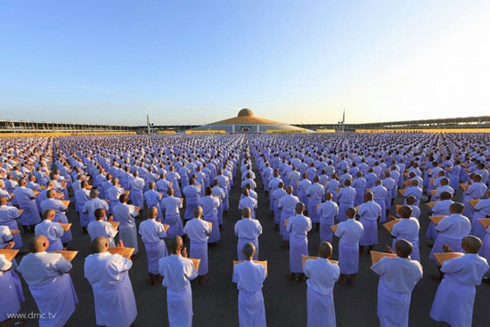 世界最大寺院:極其壯觀的泰國法身寺!见者增福,随喜转发 世界最大寺院:極其壯觀的泰國法身寺!见者增福,随喜转发