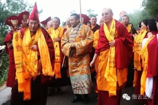 新时代的东宝仲巴呼图克图 新时代的东宝仲巴呼图克图