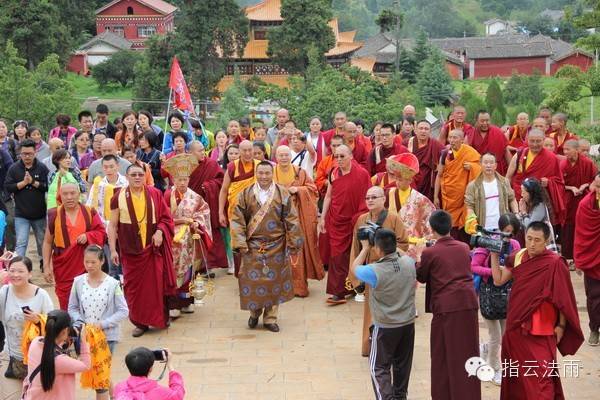 新时代的东宝仲巴呼图克图 新时代的东宝仲巴呼图克图