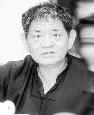 这富翁身边常年保持20个女朋友,结果…… 这富翁身边常年保持20个女朋友,结果……