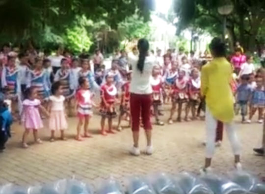 �������һ�����ͽ�Ķ�ͯ�ڣ�ͼ����Ƶ��