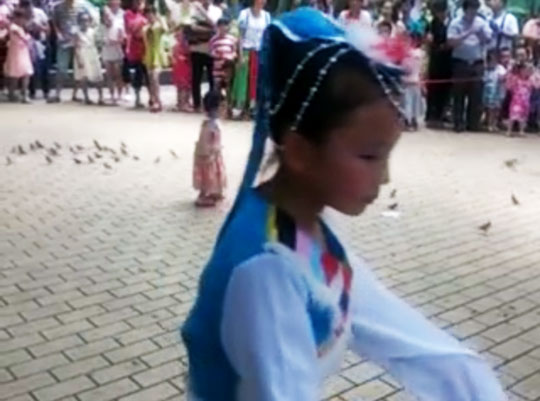 �������һ�����ͽ�Ķ�ͯ�ڣ�ͼ����Ƶ��