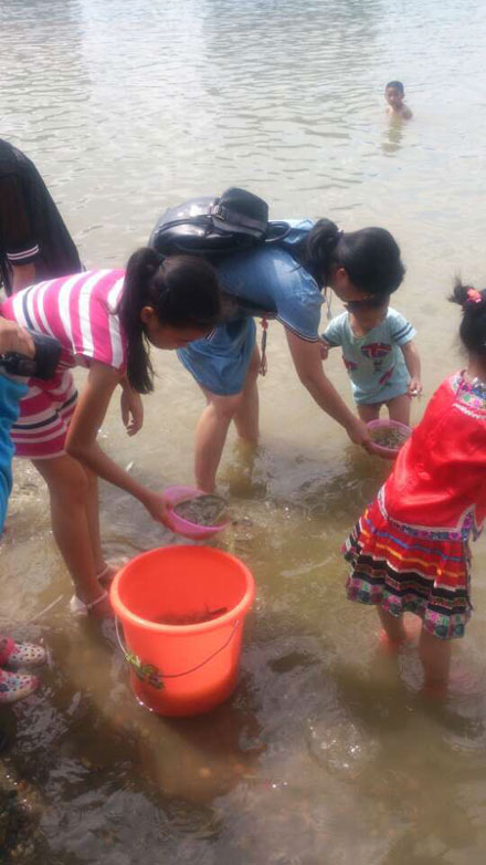 �������һ�����ͽ�Ķ�ͯ�ڣ�ͼ����Ƶ��