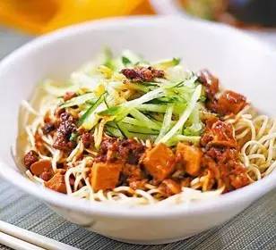 四款夏季纯素凉面,好吃极了 四款夏季纯素凉面,好吃极了