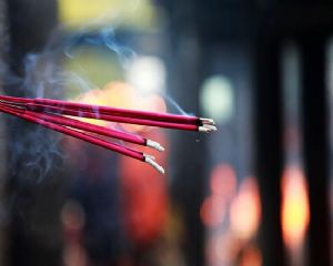 初一十五应该如何烧香 初一十五应该如何烧香