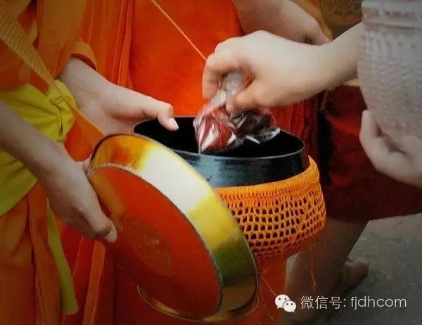 ������ɺ��Ҹ����ؾ���������͸¶��������