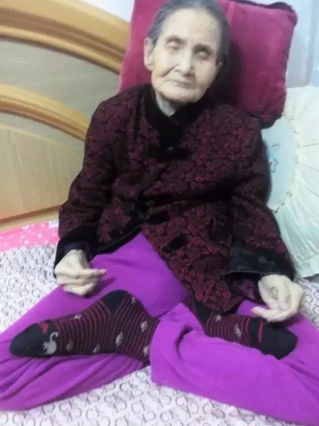 我的菩萨老妈打坐往生:“极乐世界见!” 我的菩萨老妈打坐往生:“极乐世界见!”