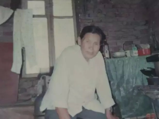 我的菩萨老妈打坐往生:“极乐世界见!” 我的菩萨老妈打坐往生:“极乐世界见!”