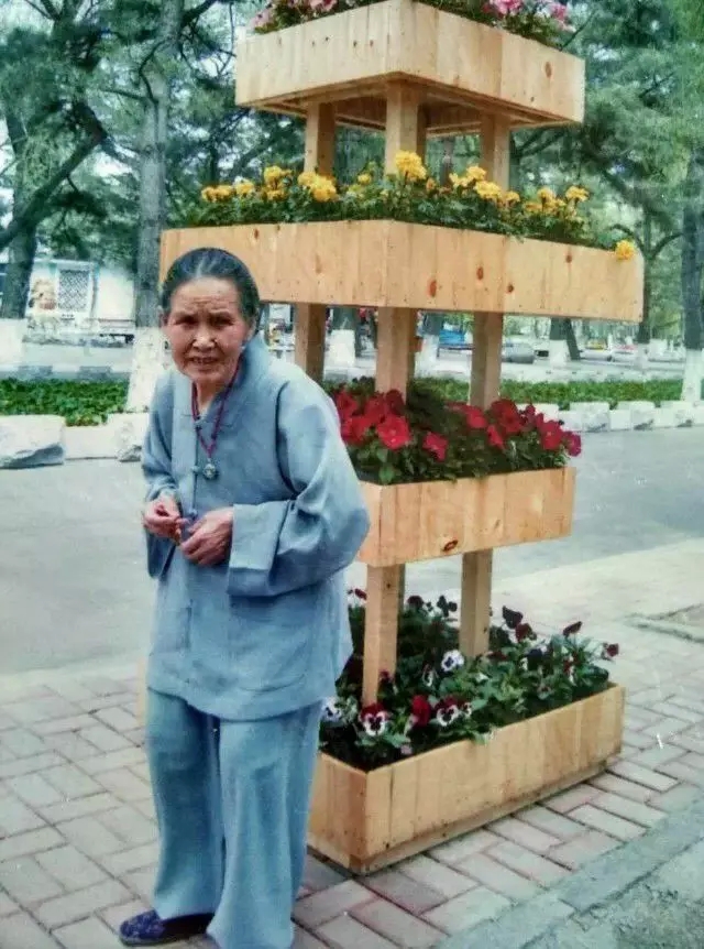 我的菩萨老妈打坐往生:“极乐世界见!” 我的菩萨老妈打坐往生:“极乐世界见!”