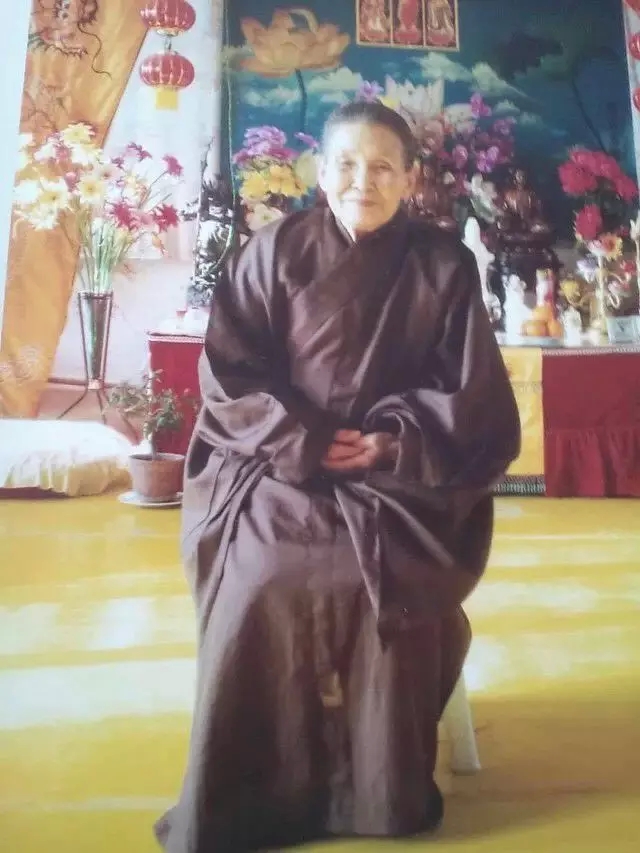 我的菩萨老妈打坐往生:“极乐世界见!” 我的菩萨老妈打坐往生:“极乐世界见!”