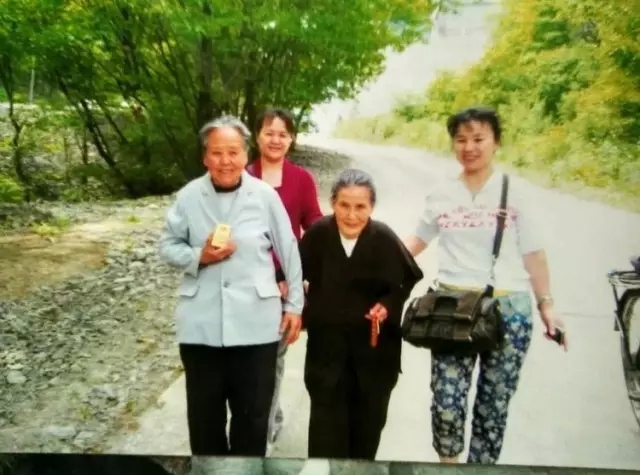 我的菩萨老妈打坐往生:“极乐世界见!” 我的菩萨老妈打坐往生:“极乐世界见!”