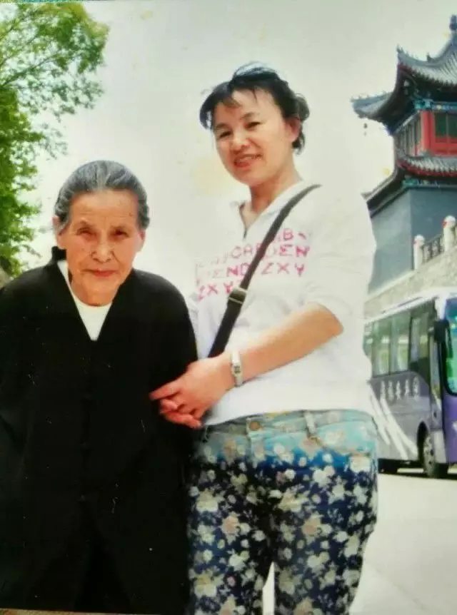 我的菩萨老妈打坐往生:“极乐世界见!” 我的菩萨老妈打坐往生:“极乐世界见!”