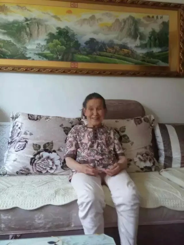 我的菩萨老妈打坐往生:“极乐世界见!” 我的菩萨老妈打坐往生:“极乐世界见!”