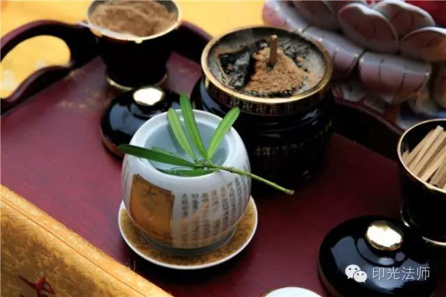 ӡ�ⷨʦ��ʾ����ȡ��ˮ�ķ���