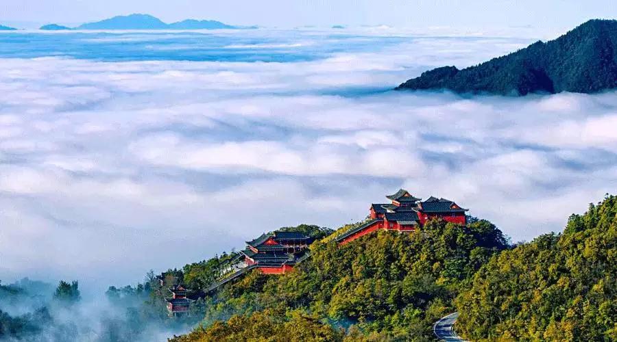 ���Һ󣬾Ϳ�������ɽ�����С���ƹŷ�ǰ���ž����ޣ������̫���ˡ���