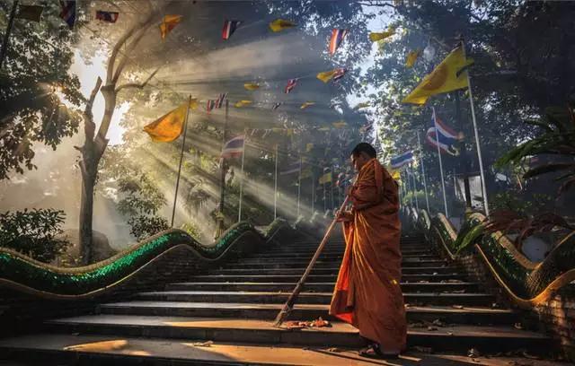 念佛被人嘲笑不要怕,会有天人护佑你 念佛被人嘲笑不要怕,会有天人护佑你