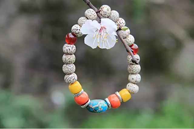 ���ں쳾���İ�����