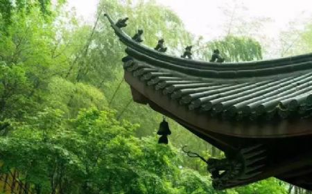 达真堪布:有福报就住别墅,没福报就住山洞 达真堪布:有福报就住别墅,没福报就住山洞