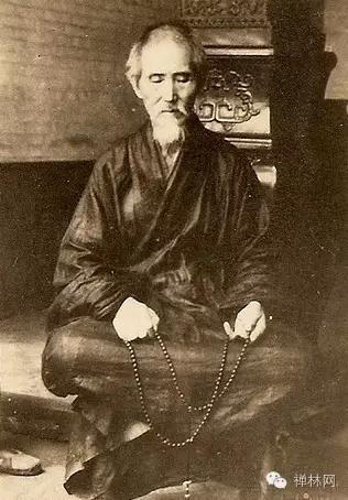 �����Ϻ���Բ��ǰ��ɮ�ŵ�����