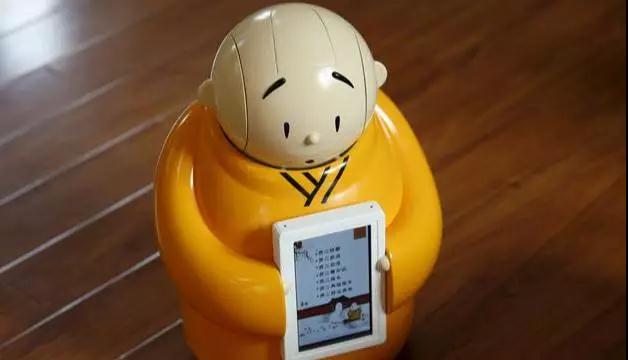 ����������Ͷ���֮���ڳ���ǰ��������ӵ�һ���ţ��ְ��ǰ����