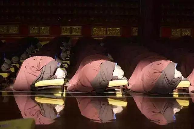 �ݷ�����ʱ���е��ϻ���أ�Ӧ��ε�����