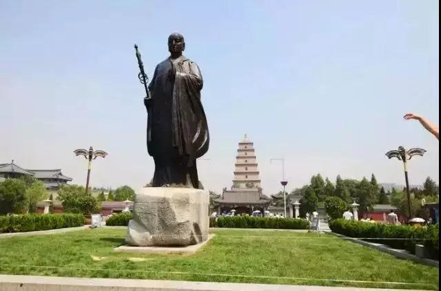 法国总统首次访华,第一站竟然是一座千年寺院!数数这几年,到寺院拜访的外国元首都有谁? 法国总统首次访华,第一站竟然是一座千年寺院!数数这几年,到寺院拜访的外国元首都有谁?